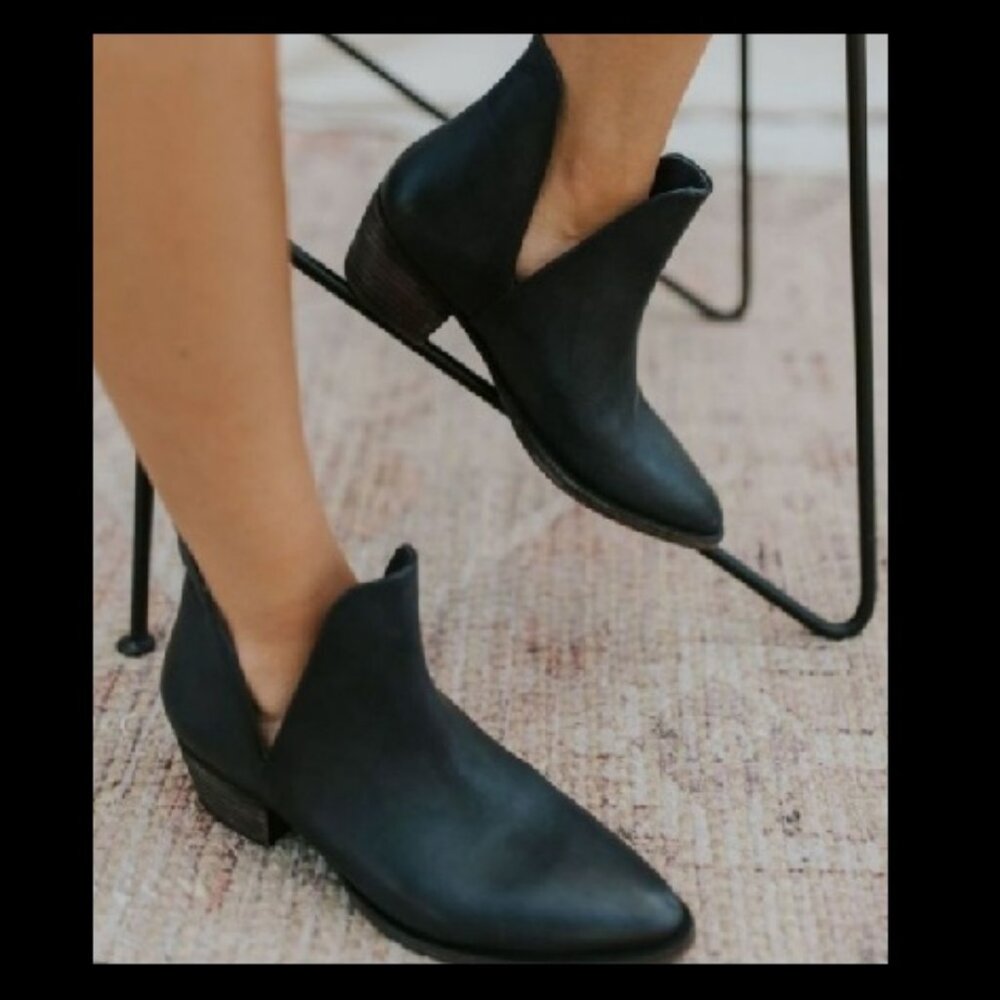 Free People Charm Double V Navy Blue Ankle Boots Sz 10